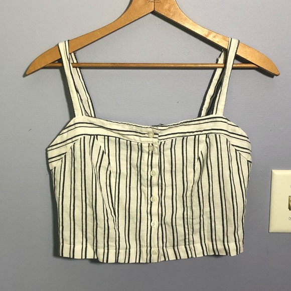 Brandy Melville Tops - 🦋Brandy Melville crop top🦋